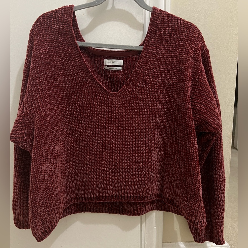 Cropped Urban Outfitters maroon sweater (medium)